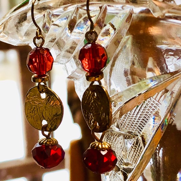 🌈 Red & Gold Earrings - Picture 4 of 4
